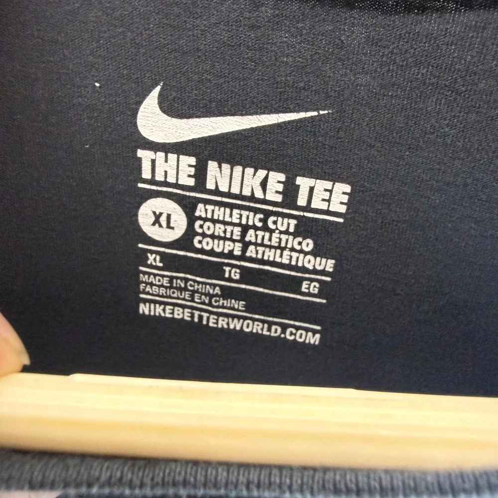 Nike Mens Athletic Cut T-Shirt Black Red Swoosh Graphic Tee XL Short Sleeve